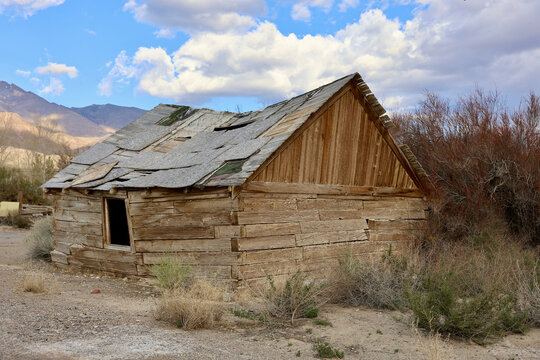 old abandoned house in the desert mountains