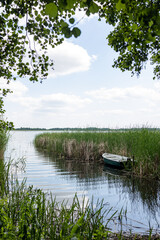 Wędkarska łódka nad jeziorem, Zachodnipomorskie Polska 