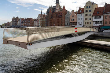 Most obrotowy w centrum Gdańska - obrazy, fototapety, plakaty