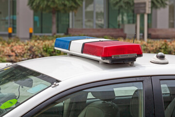 Siren of a Singaporean police car © BreizhAtao