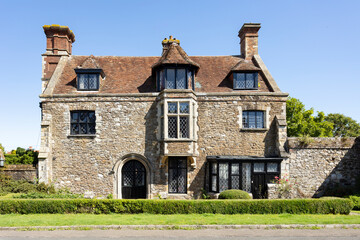 Winchelsea  east sussex uk 15 August 2023 The 14th century Armoury and 19th century Town Well in...