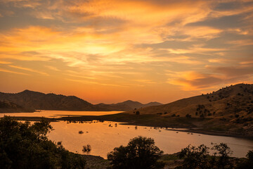 Obraz premium Sunset over a California Lake