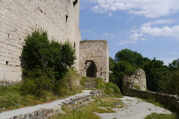 Mauern der Rudelsburg an der Saale bei Bad Kösen