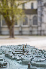 Makrofotografie eines Miniatur Kupfer Modells der Konstanzer Altstadt auf dem Münsterplatz mit dem...