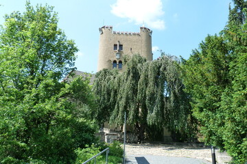 Mittelalterliche Fantasieburg im Garten der Roseburg bei Ballenstedt in Sachsen-Anhalt
