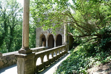Mittelalterliche Fantasieburg im Garten der Roseburg bei Ballenstedt in Sachsen-Anhalt