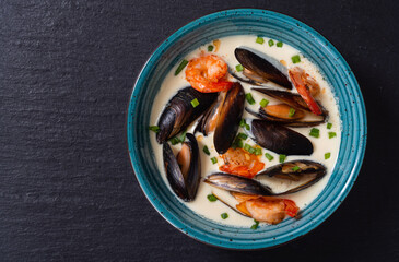 Cream soup with mussels