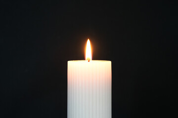 火のついたロウソク