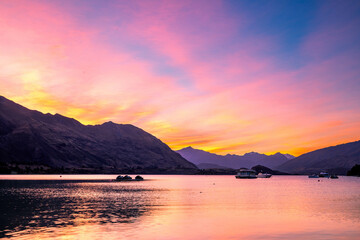 Fototapeta premium Autumn Sunset at Lake Wanaka
