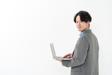 パソコンを操作するビジネスマン