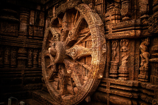 wheel at konark temple bhubaneshwar odisha