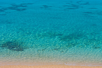 Fototapeta premium blue water and sand