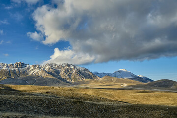 Prima vera sull'altopiano di Campo Imperatore - Gran sasso - Abruzzo