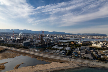 Fototapeta premium 四日市コンビナート 磯津海岸からのドローンによる空撮