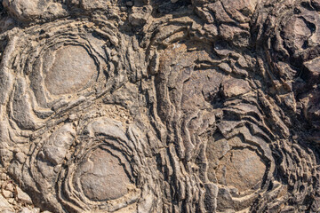 Spheroidal weathering tholeiitic basalt.   onion skin weathering, concentric weathering, spherical weathering, or woolsack weathering. Ka'iwa Ridge (Lanikai Pillbox) Trail Oahu Hawaii Geology
