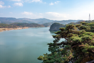 Fototapeta na wymiar 경천대국민관광지에서 본 낙동강(하류방향)의 풍경