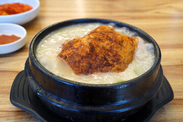 Ginseng chicken soup with scorched rice is Korea’s representative health food.