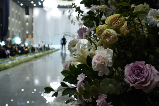 Wedding flower decoration in the interior of the banquet hall.