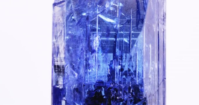 gemmy tanzanite (blue violet zoisite) macro 360&deg; 4k footage