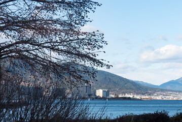 晴れた日の琵琶湖の風景　滋賀県大津市琵琶湖畔 - obrazy, fototapety, plakaty