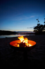 Sonnenuntergang mit Feuerschale am Strand, Möhnesee-Wamel, Möhnetal, Südufer, Kreis Soest, NRW, DE, Germany 