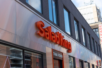 Fototapeta premium exterior building facade and sign of Salad King, a Thai restaurant, located at 224 Queen Street West in Toronto, Canada