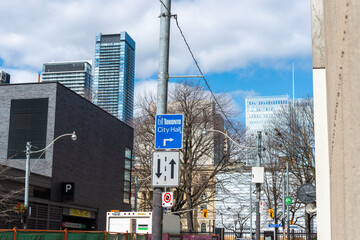 Fototapeta premium direction sign to Toronto's City Hall 