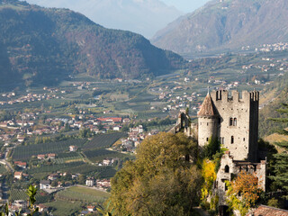 Obraz premium Burg im Vinschau bei Meran