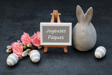 Carte de vœux Joyeuses Pâques : décoration de Pâques avec le texte Joyeuses Pâques.