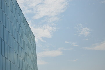 Fototapeta premium modern office building with blue sky