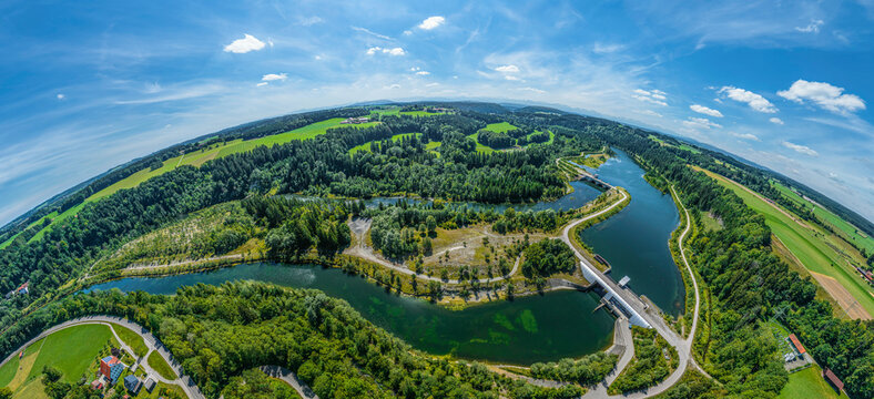 Das Lechtal im bayerischen Alpenvorland zwischen Schongau und Landsberg im Luftbild