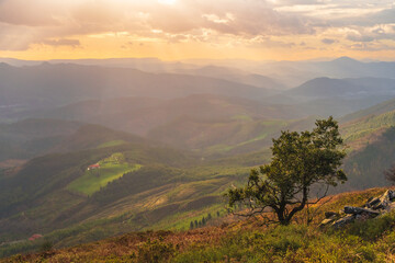 Atardecer sobre el valle desde el monte Oiz