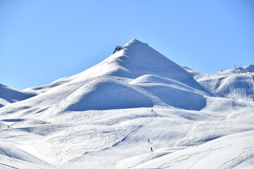 Ski slopes of Courchevel ski resort, French alps. - obrazy, fototapety, plakaty