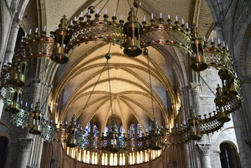 Grand lustre de Saint-Remi à Reims. France - 765769434