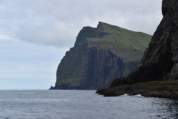 Fototapeta na wymiar The dramatic coastline and green mountains of the Faroe Islands