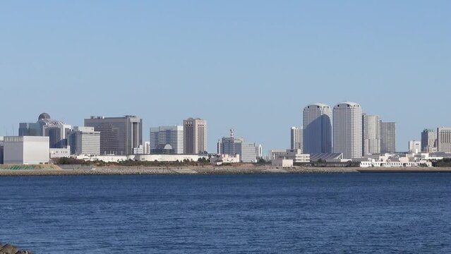 沿岸都市の風景。海からの眺め。海浜幕張。千葉ベイエリア