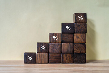 3D illustration of wooden blocks with percentage symbols, stacked in a pyramid shape against a soft, neutral background. - obrazy, fototapety, plakaty