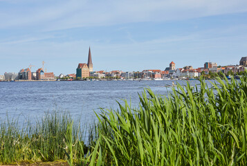 Blick auf die Hansestadt Rostock, Gehlsdorf, Mecklenburg-Vorpommern, Ostsee, Deutschland, Germany, Europa, Europe 