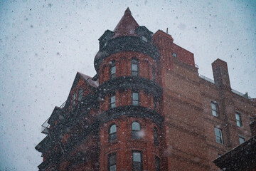 A residential building in Brooklyn Heights during a snowstorm on a winters day.
