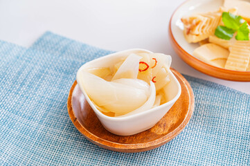 新玉ねぎの白だし浅漬け