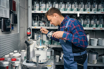 Mechanic selection and mixing of colors for car painting