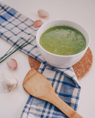 Zupa krem z rzodkiewki, zielona