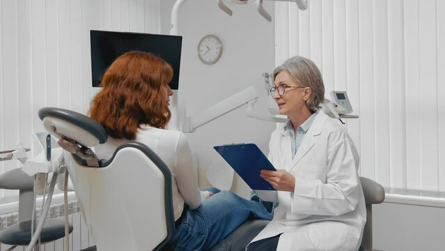 Patient-Dentist Interaction: Recording Data on Tablet during Consultation