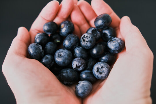 A handfull of fresh blueberries
