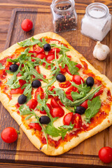 Traditional italian pizza with vegetables