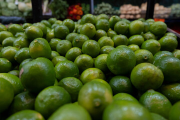 Limones en un mercado de comida en México 