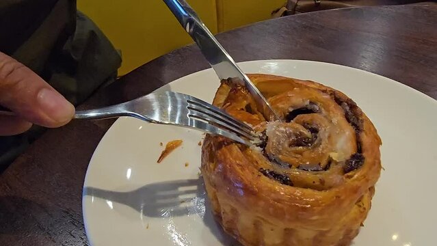 delicious freshly baked Cinnamon rolls or cinnamon bun, with raisins and vanilla also icing sugar ridiculously good pastry