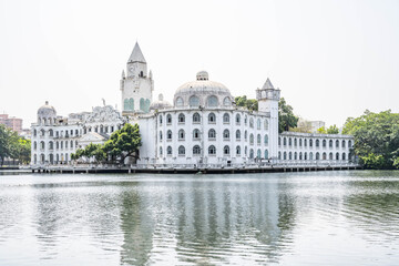Naklejka premium Guangzhou Liuhua Lake Park Frankfurt Garden Castle