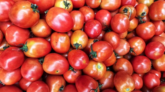 background of tomatoes in traditional markets.