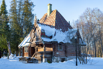 Bathhouse-teremok in the Abramtsevo estate on a January day. Abramtsevo, Moscow region - 766122258